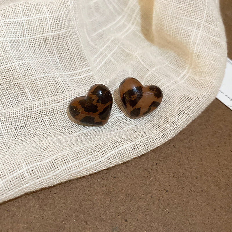 A廠【HE22552】925銀針美拉德港風簡約樹脂愛心耳環網紅色新款耳環復古個性高級感耳飾 24.09-4