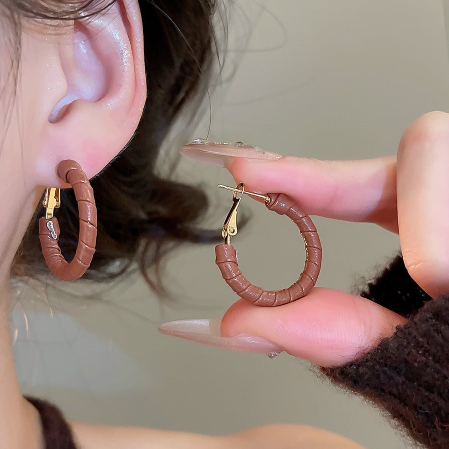 A廠【HE28938】925銀針復古皮革纏繞耳圈秋冬款個性潮流氣質耳環時尚小眾設計感耳飾 25.10-3