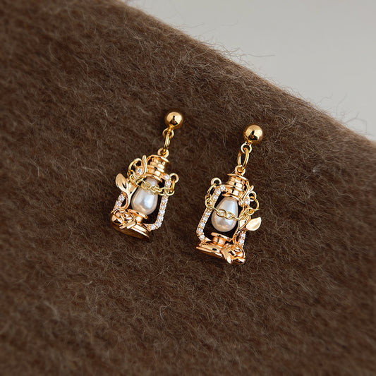 A廠【7419】小眾設計師款個性創意手提燈文藝復古法式新款耳環
26.03-4