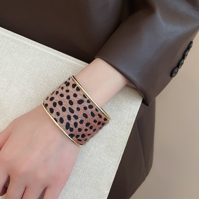 A廠【HB3225】歐美植絨豹紋手鐲個性誇張小眾設計手環時尚輕奢高級感氣質手飾女 24.11-2