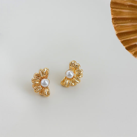 A廠【4713】迷你版鍍14K簡約高級感雛菊耳環女小巧通勤時尚百搭新款耳飾
26.01-1