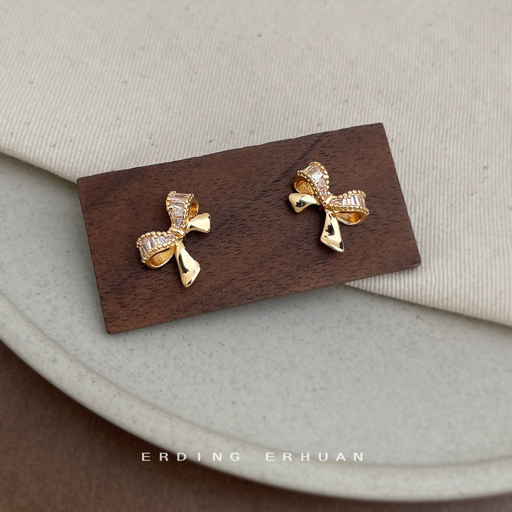 C廠【6282】時尚高級感微鑲鋯石925銀針鍍14K簡約通勤百搭蝴蝶結耳環耳飾
25.10-5