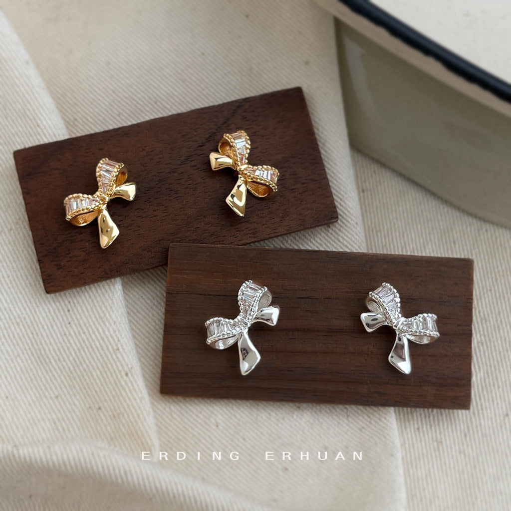 C廠【6282】時尚高級感微鑲鋯石925銀針鍍14K簡約通勤百搭蝴蝶結耳環耳飾
25.10-5