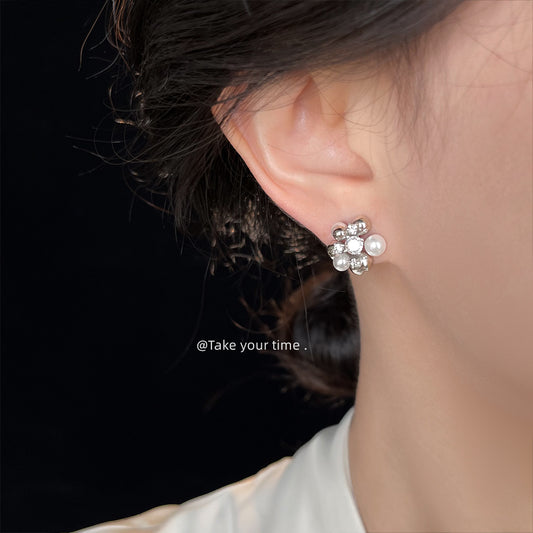 C廠【6685】花球清冷感925銀針微鑲鋯石高級感冷淡風個性新款耳環女
 25.09-1
