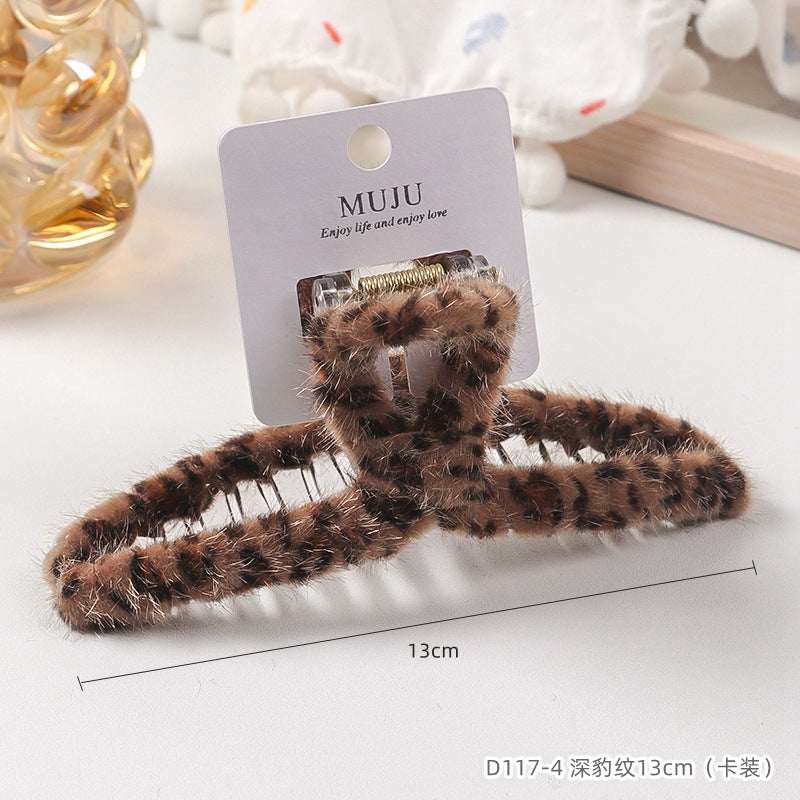 D廠【D117】高級感卡裝髮夾女甜酷風豹紋抓夾秋冬毛絨髮卡夾子後腦勺鯊魚夾 24.12-3「D廠-單筆結帳需滿,NT$600出貨(不含運費)」