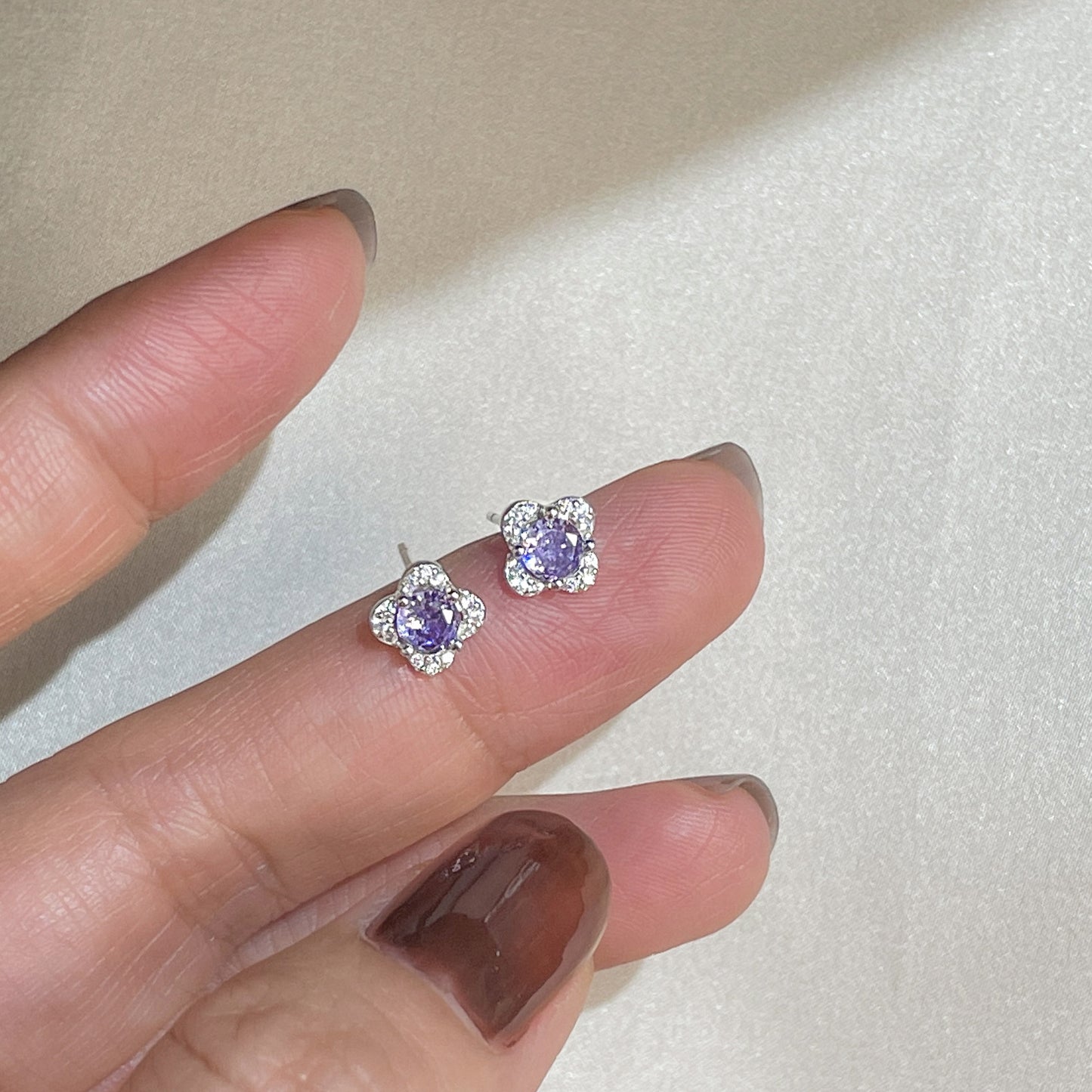 E廠【XDQ10197E】S925純銀簡約氣質四葉草耳環女復古高級感紫色花朵小眾耳飾品
25.11-4