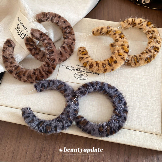 A廠【HE28904】925銀針秋冬毛絨豹紋幾何C形耳釘耳圈歐美復古耳環小眾設計感耳飾女
 25.10-3