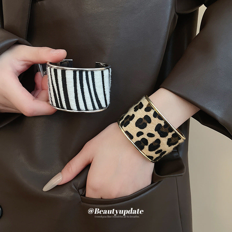 A廠【HB3225】歐美植絨豹紋手鐲個性誇張小眾設計手環時尚輕奢高級感氣質手飾女 24.11-2
