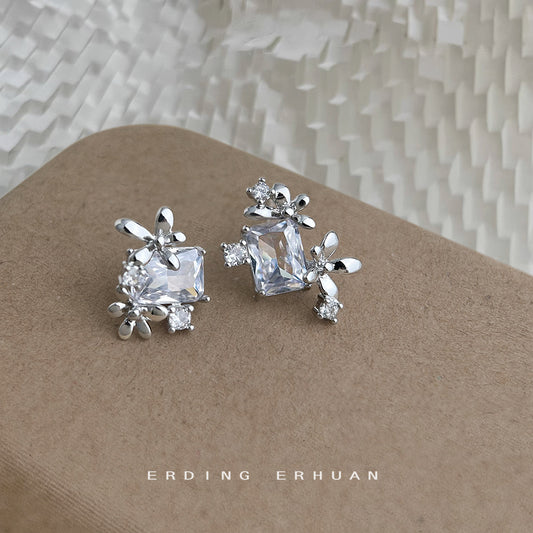 C廠【5975】實物很閃!鑲嵌鋯石925銀針甜美簡約花簇花朵耳環設計師耳飾 25.05-1