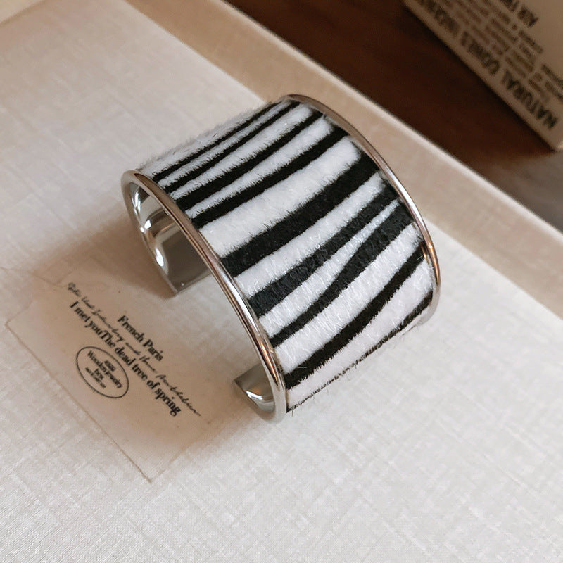 A廠【HB3225】歐美植絨豹紋手鐲個性誇張小眾設計手環時尚輕奢高級感氣質手飾女 24.11-2