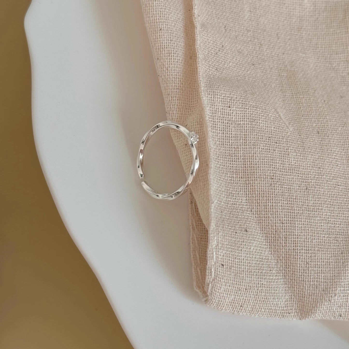 F廠【DQ8594R】S925純銀簡約韓系莫比烏斯戒指女ins風波浪單鑽細款開口尾戒 25.03-2