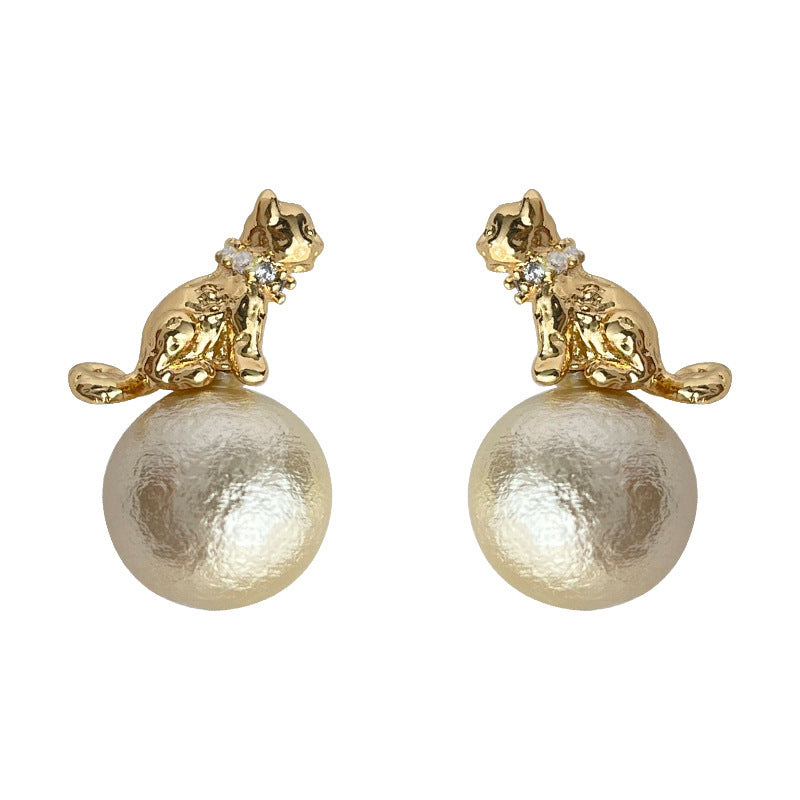 C廠【4100】設計師款~立體貓咪棉花珍珠鍍14K耳環個性小眾ins風耳飾 24.05-5