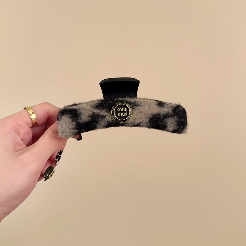 C廠【P105】秋冬高級感毛絨抓夾女2025新款髮量少後腦勺鯊魚夾小香風髮夾髮飾
26.01-1