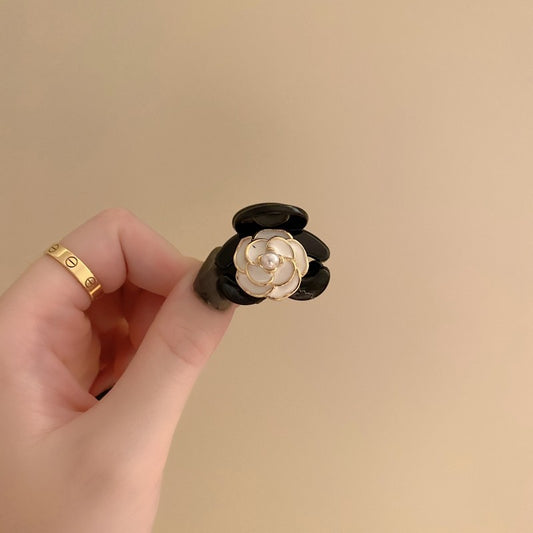 C廠【Y1106】黑色法式復古氣質山茶花小抓夾女公主頭高端髮夾碎髮瀏海夾子髮飾
26.02-1