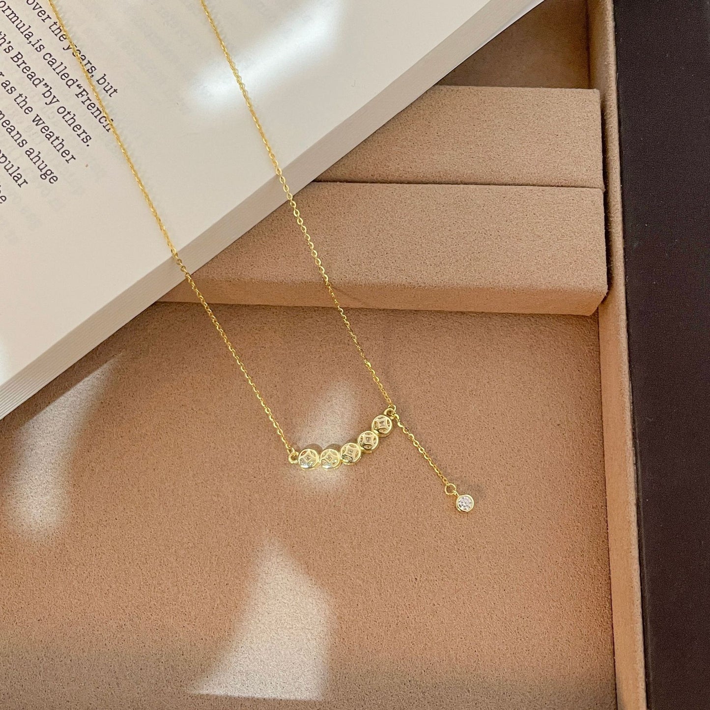 E廠【XDQ1171N】S925純銀銅錢排鑽項鍊女輕奢小眾錢幣鋯石弧形流蘇鎖骨鏈
25.12-4