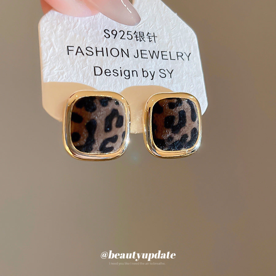 A廠【WE4949】925銀針秋冬復古植絨豹紋幾何方形耳環美拉德簡約耳環小眾高級感耳飾
 25.10-5