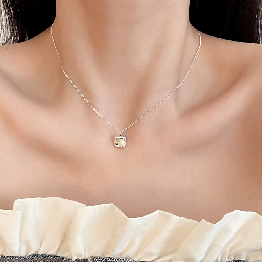 F廠【DQ2101N】S925純銀ins輕奢淡水珍珠項鍊女簡約氣質幾何方形吊墜鎖骨鏈 25.04-2