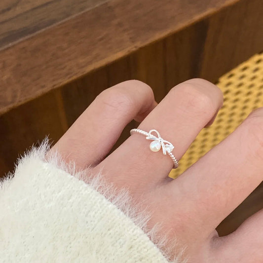 E廠【XDQ8845R】韓國版小眾蝴蝶結淡水珍珠戒指女S925純銀甜美精緻微鑲開口指環
26.01-1