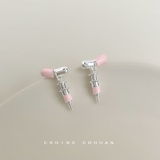 C廠【6247】設計師款~個性甜酷風ins925銀針滴油粉色膠囊打針耳飾女新款耳環 25.06-2