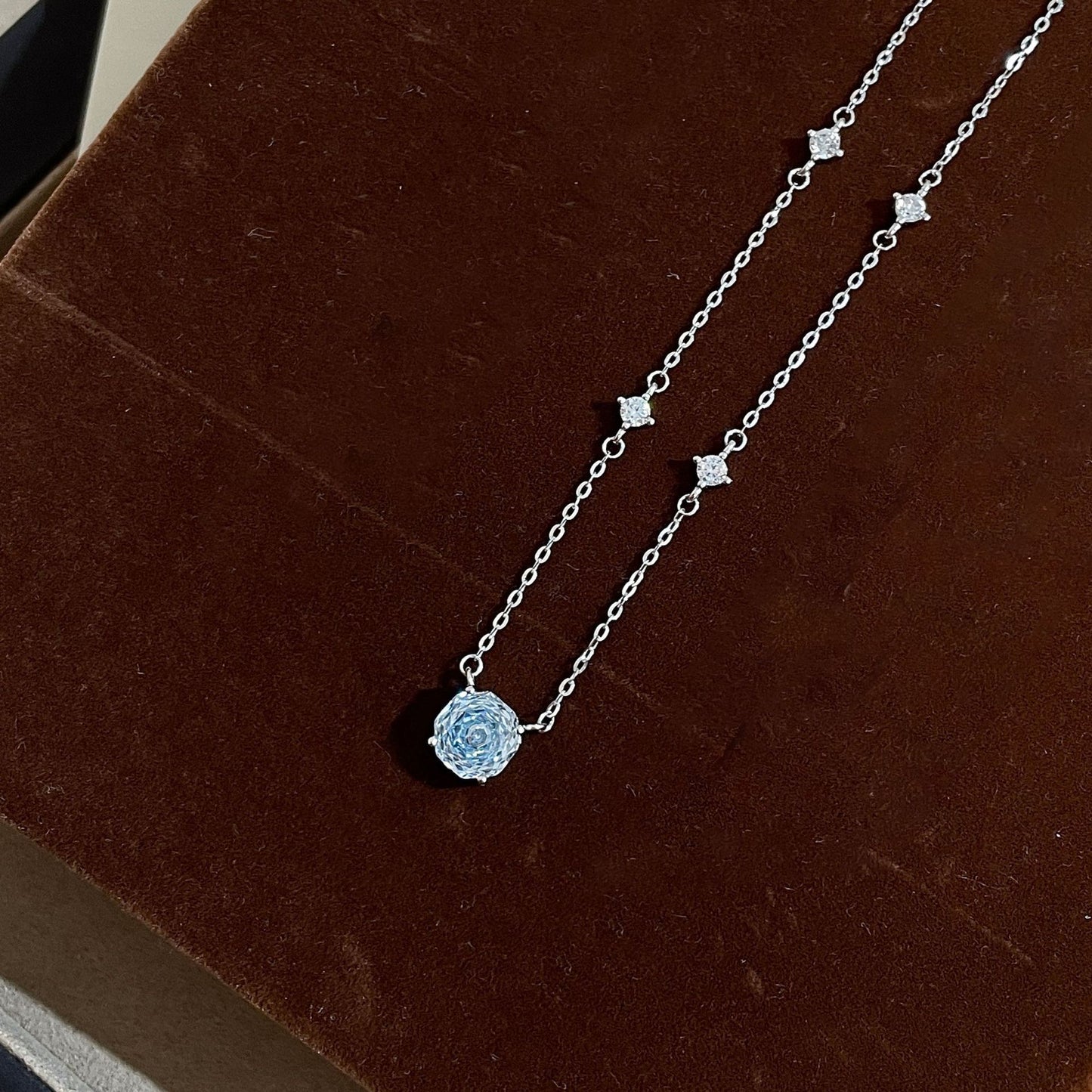 F廠【DQ0013N】S925純銀超閃玫瑰切項鍊女輕奢高級感精緻鋯石通勤鎖骨鏈
 25.10-4