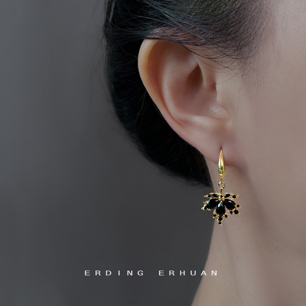 C廠【6966】鋯石楓葉電鍍14K時尚輕奢風高級感黑色樹葉耳環 氣質通勤耳飾
 25.10-4