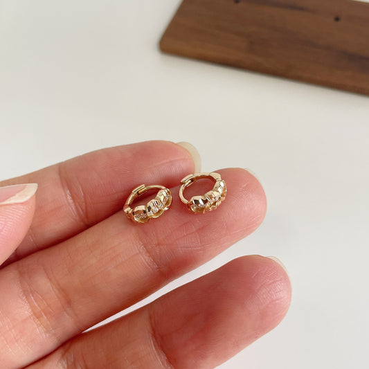 F廠【DQ11575E】S925純銀法式復古波浪邊耳扣女超迷你微鑲耳骨圈日韓可愛耳環 25.02-4