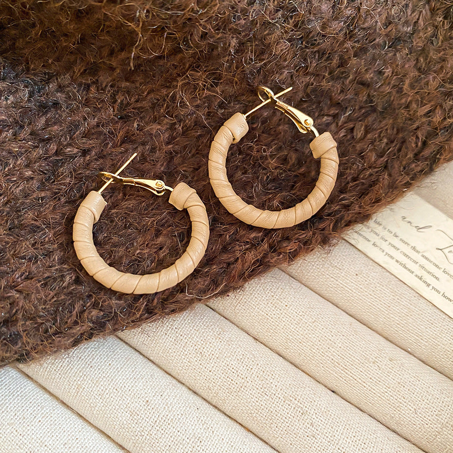 A廠【HE28938】925銀針復古皮革纏繞耳圈秋冬款個性潮流氣質耳環時尚小眾設計感耳飾 25.10-3