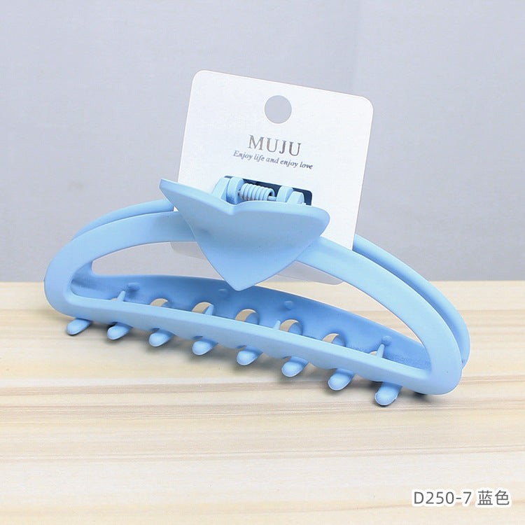 D廠【D250】卡裝愛心抓夾大號髮量多鯊魚夾簡約半圓鏤空髮飾高級感磨砂盤髮夾 24.07-2「D廠-單筆結帳需滿,NT$600出貨(不含運費)」