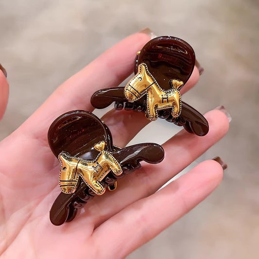 C廠【Y1096】小馬抓夾高級感咖色側邊瀏海夾子前額碎髮夾頭飾女新款半紮夾髮卡
26.02-1