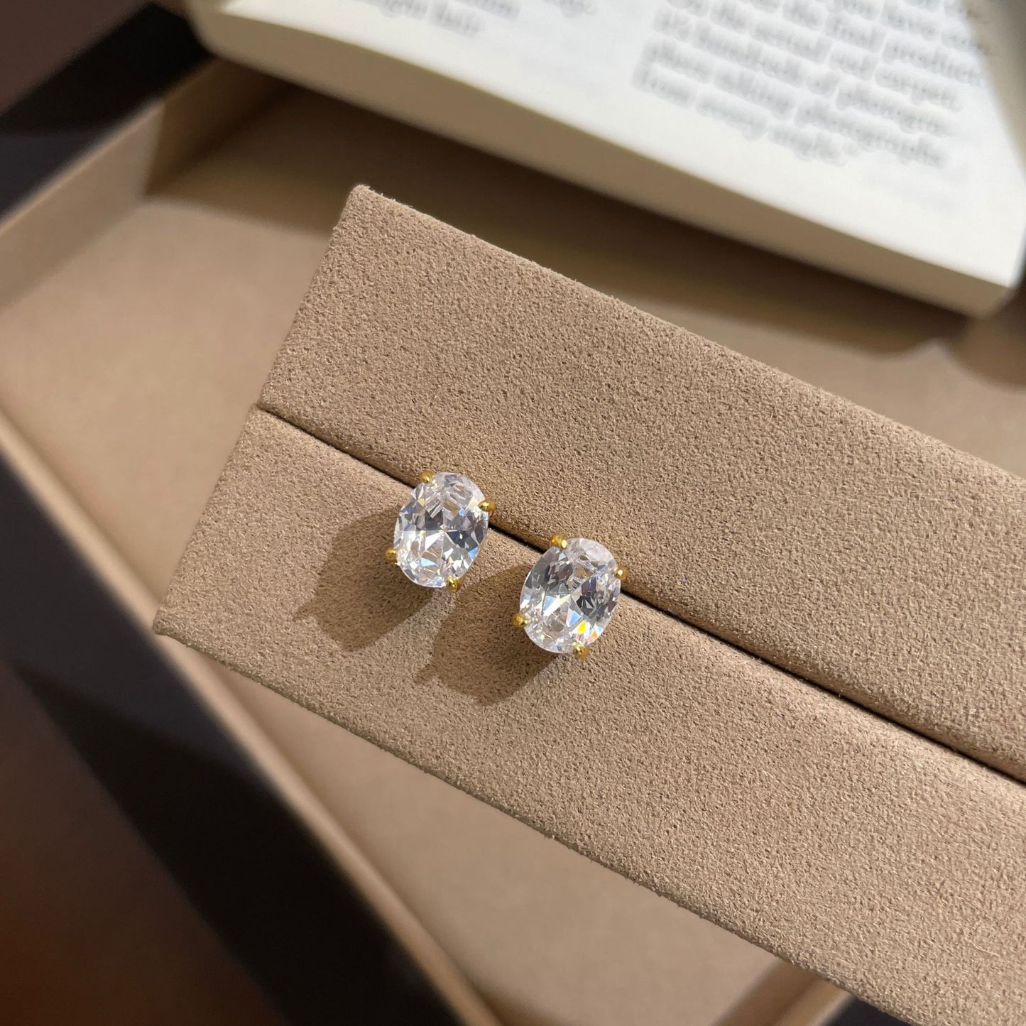 F廠【DQ10286E】S925純銀四爪鴿子蛋耳環女精緻高級感橢圓形鋯石百搭幾何耳飾潮 25.07-1