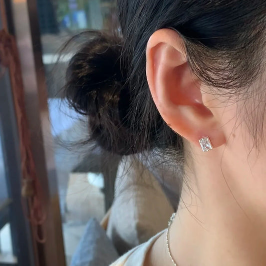 E廠【XDQ10665E】S999純銀小巧精緻爆閃小方塊耳環女簡約氣質方形鋯石百搭耳飾
26.04-1