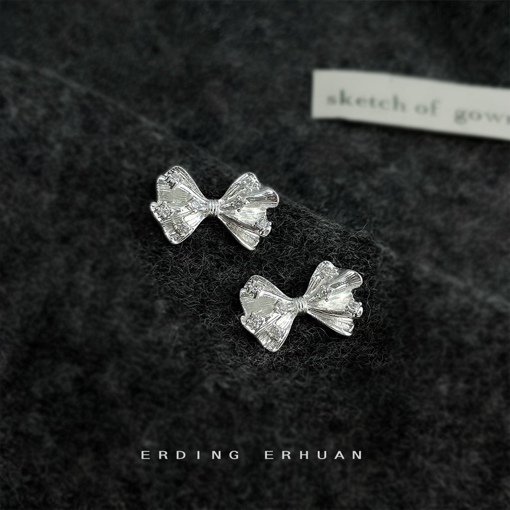 C廠【6948】褶皺感微鑲鋯石925銀針 鍍銀保色蝴蝶結耳環清新甜美簡約通勤耳飾
 25.10-4