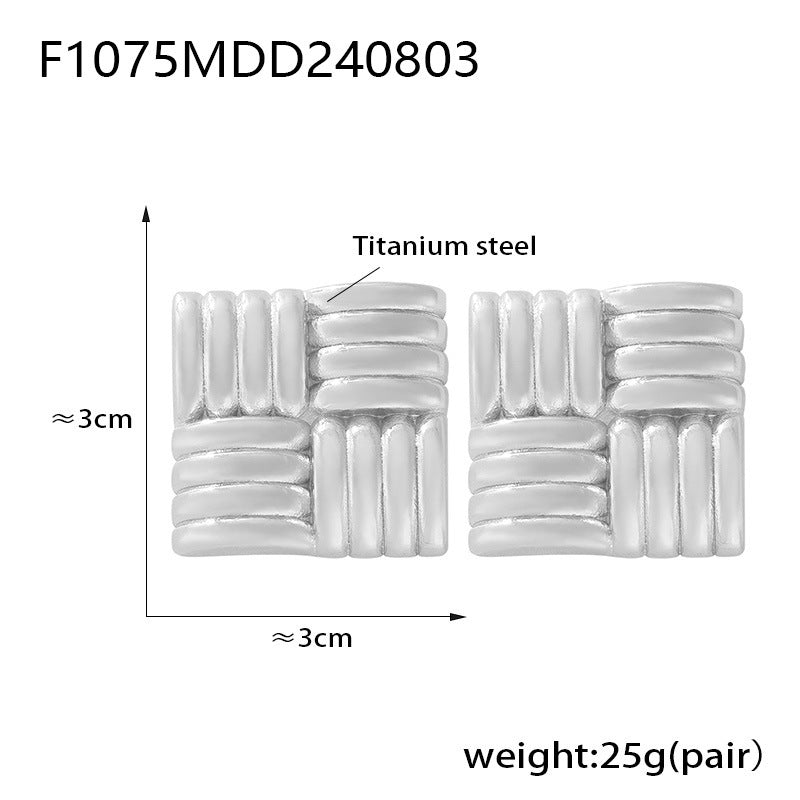 B廠【F1075】歐美復古針織紋理方牌圓球吊墜耳環鍍18k金鈦鋼時髦個性流蘇耳飾 24.08-2