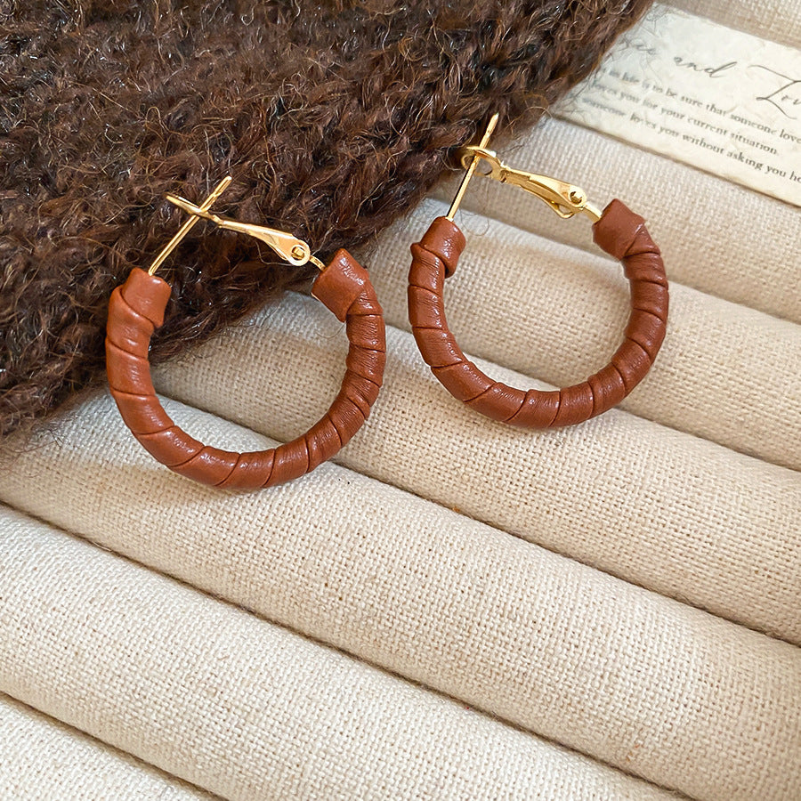 A廠【HE28938】925銀針復古皮革纏繞耳圈秋冬款個性潮流氣質耳環時尚小眾設計感耳飾 25.10-3