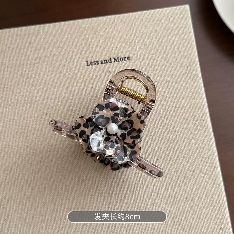 C廠【X706】豹紋珍珠花朵抓夾女高級感後腦勺盤髮夾2026新款鯊魚夾子頭髮髮飾
26.08-2「C廠-單筆結帳需滿,NT$500出貨(不含運費)」