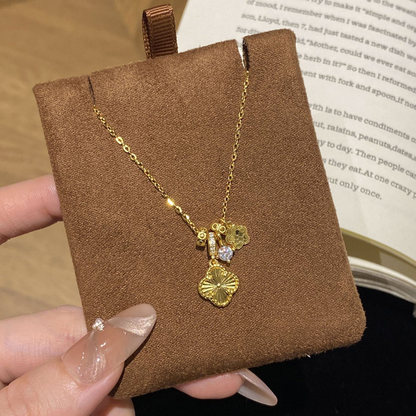 F廠【XDQ0012N】S925純銀鐳射四葉草項鍊女輕奢高級感閃鋯花朵精緻鎖骨鏈
 25.10-5