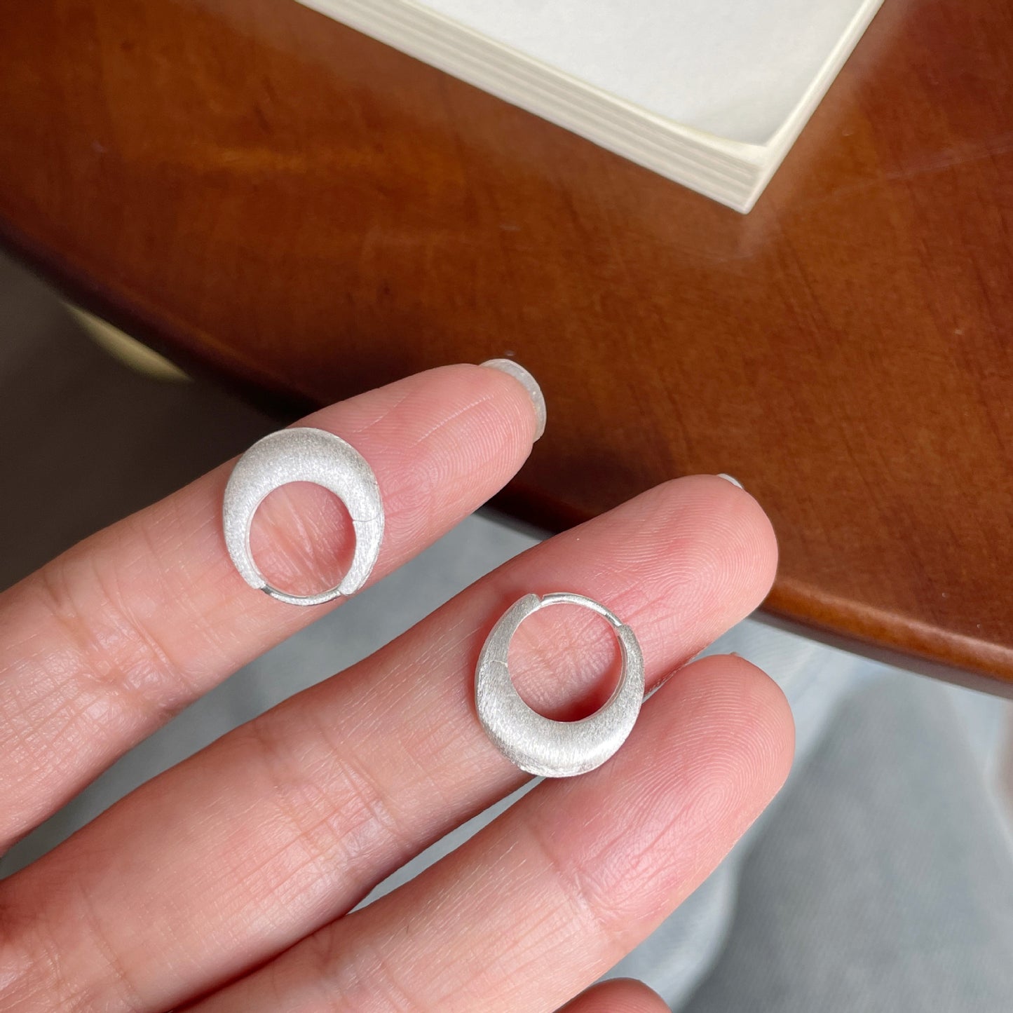 F廠【DQ11232E】S925純銀ins冷淡風拉絲素圈耳環輕奢高級感氣質耳環品耳扣女 25.04-4