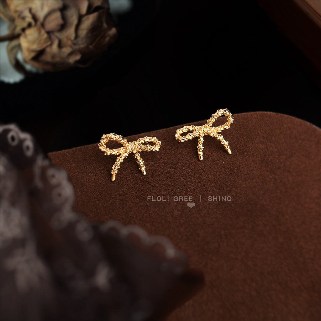 C廠【6984】時尚高級感簡約小巧沙面蝴蝶結925銀針新款耳環耳飾女
25.10-5