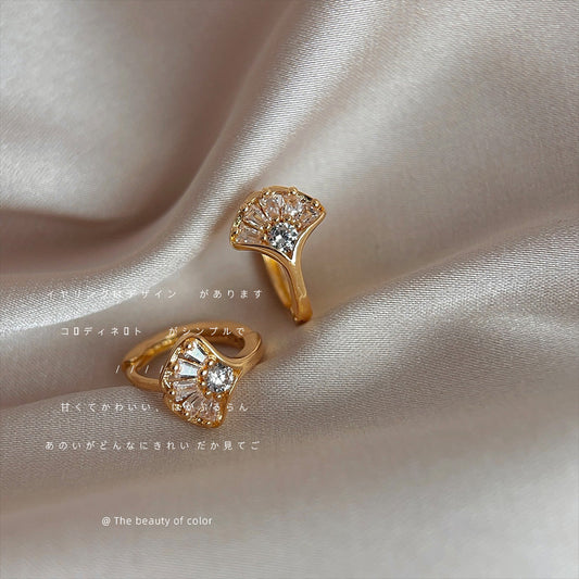 C廠【2704】微鑲鋯石銀杏葉耳扣法式輕奢高級感扇形樹葉幾何簡約時尚通勤耳飾 25.05-1