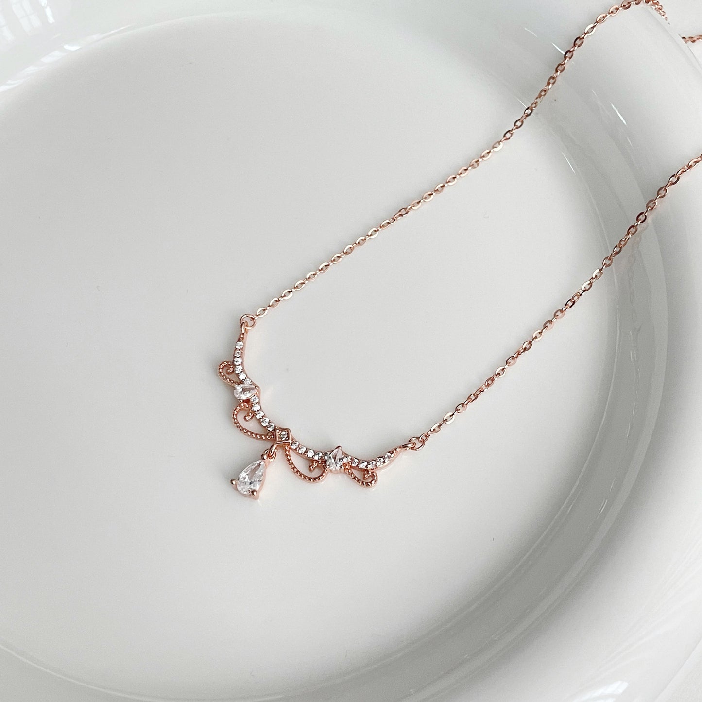 F廠【DQ0334N】S925純銀在逃公主蕾絲項鍊女輕奢高級感水滴閃鋯名媛風鎖骨鏈 25.03-4