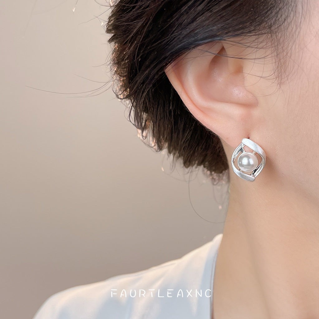 C廠【6980】拉絲款冷淡風925銀針幾何扭曲立體銀針新款珍珠耳環耳環飾品
25.10-5