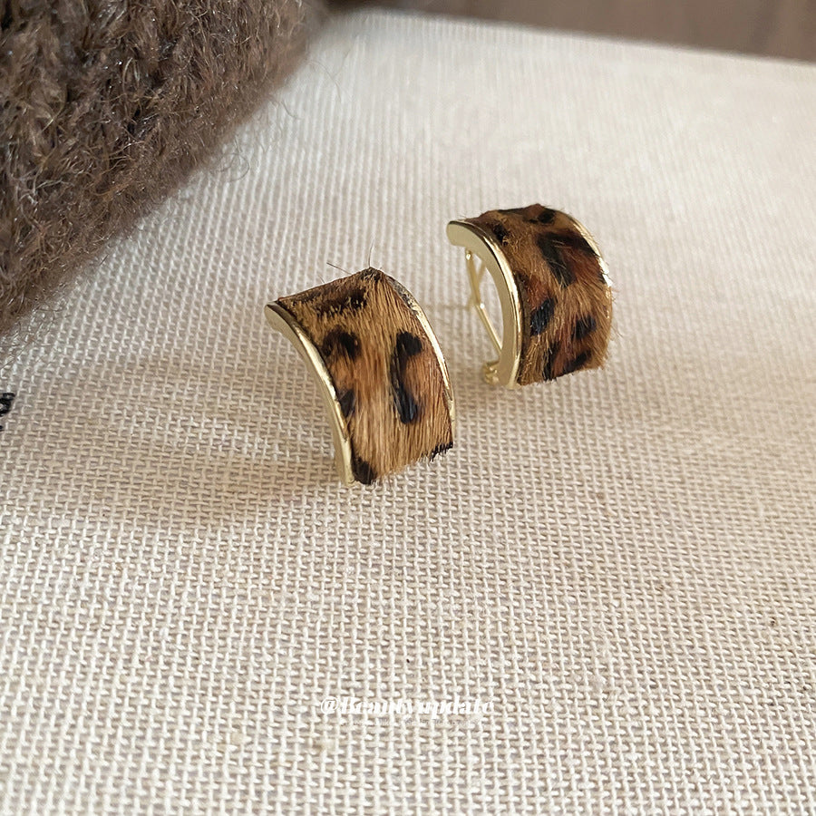 A廠【HE28964】925銀針復古豹紋C型耳環耳夾美拉德風無耳洞耳骨夾小眾設計感耳飾女
 25.10-3