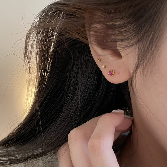 E廠【XDQ10320E】S925純銀迷你小巧玫紅鋯石耳環女精緻高級感幾何方形百搭耳飾
26.01-1