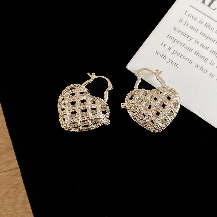 A廠【WE5211】法式復古鏤空金屬愛心扣簡約日常通勤耳環輕奢高級感小眾耳環女
25.11-2