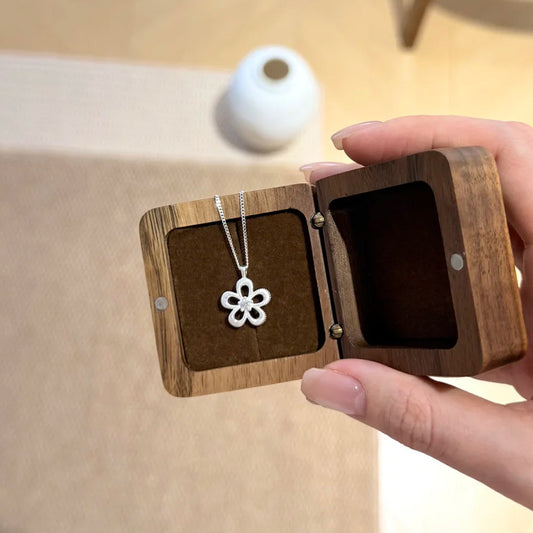 F廠【DQ1180N】S925純銀簡約小眾鏤空花朵項鍊女時尚個性設計感精緻鎖骨鏈潮
 25.10-1