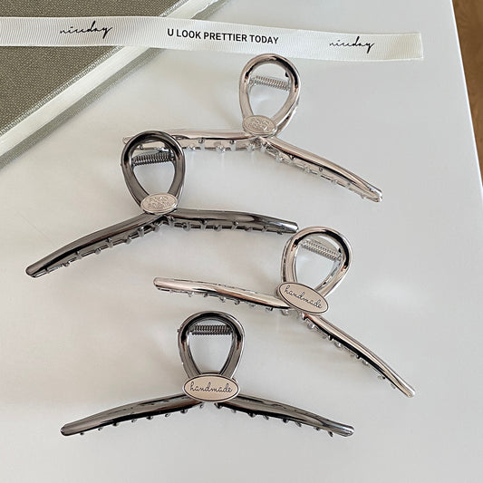 C廠【X193】高品質感字母金屬大號抓夾髮量多通勤百搭冷淡風髮夾鯊魚夾子髮飾
26.04-5「C廠-單筆結帳需滿,NT$500出貨(不含運費)」