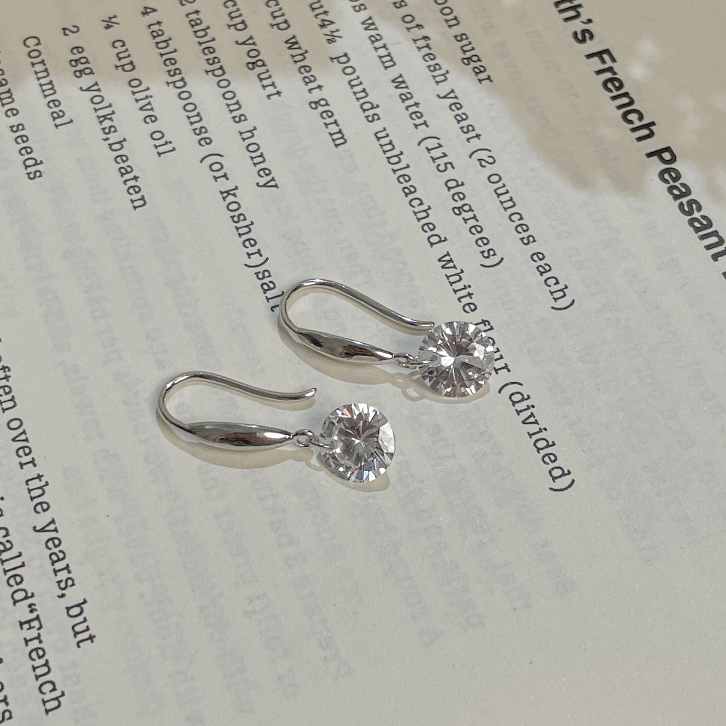 F廠【DQ11530E】S925純銀韓版單顆圓形鋯石耳鉤女簡約時尚靈動單鑽耳環飾潮
 25.10-3