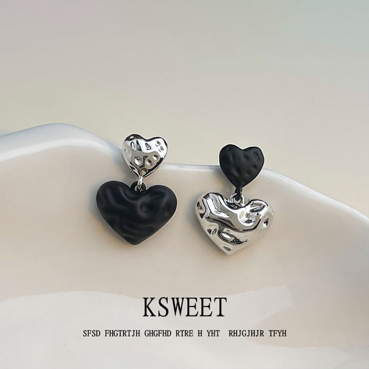 C廠【6544】輕奢風高級感925銀針黑色愛心耳環 不對稱設計感新爆款耳環女 25.08-3