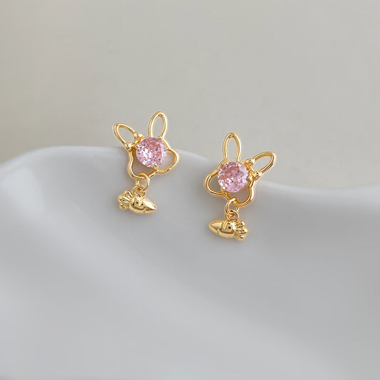 A廠【7390】原創設計師款甜美可愛微鑲鋯石粉色小兔子胡蘿蔔耳飾新款耳環
26.02-4