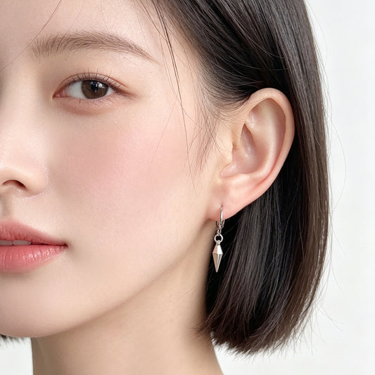 A廠【7818】個性冷淡甜酷風不對稱設計月亮冰錐耳環女小眾新款銀色耳環品 26.07-2